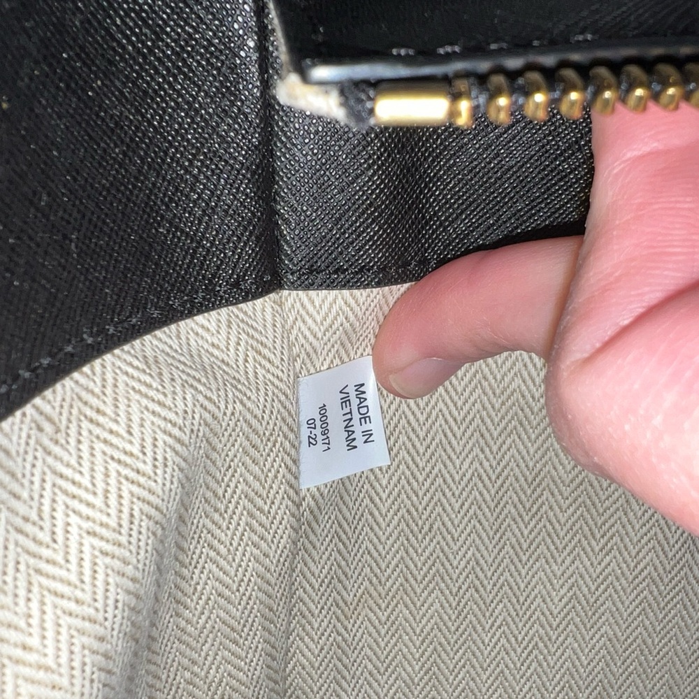 Tory Burch Black Tote Bag Like Brand New, Saffiano Leather w/crossbody strap - Picture 12 of 12